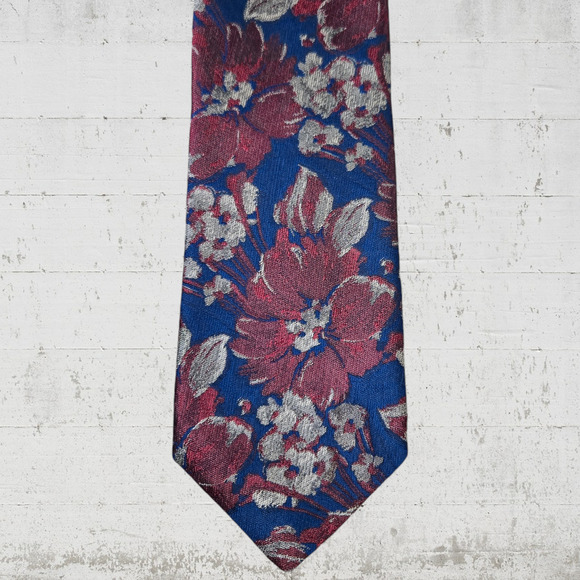 80s Vintage Red Navy Floral Textured Retro Design Studios Neck Tie 3.75 x 59 - Picture 1 of 5
